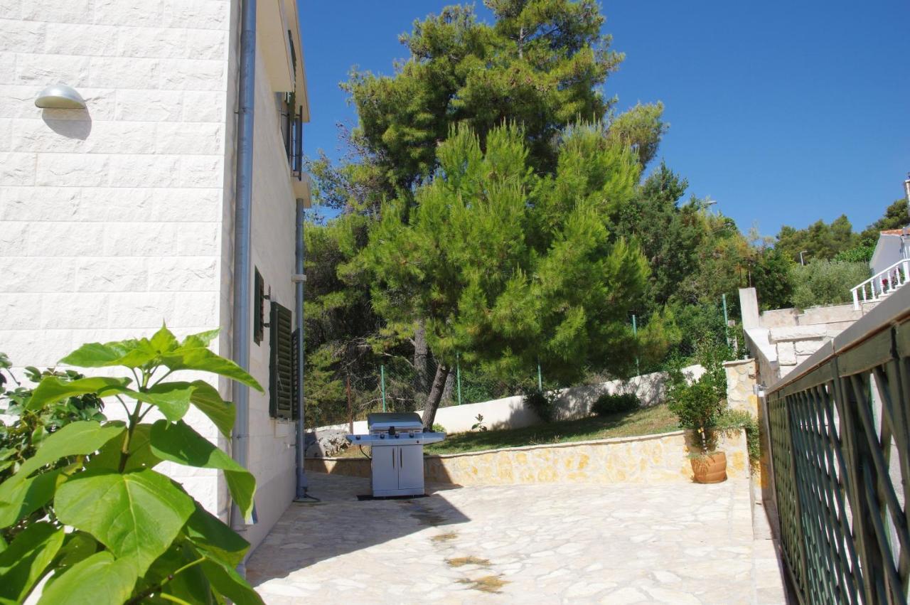 Holiday Home Nevista Sumartin Exterior photo