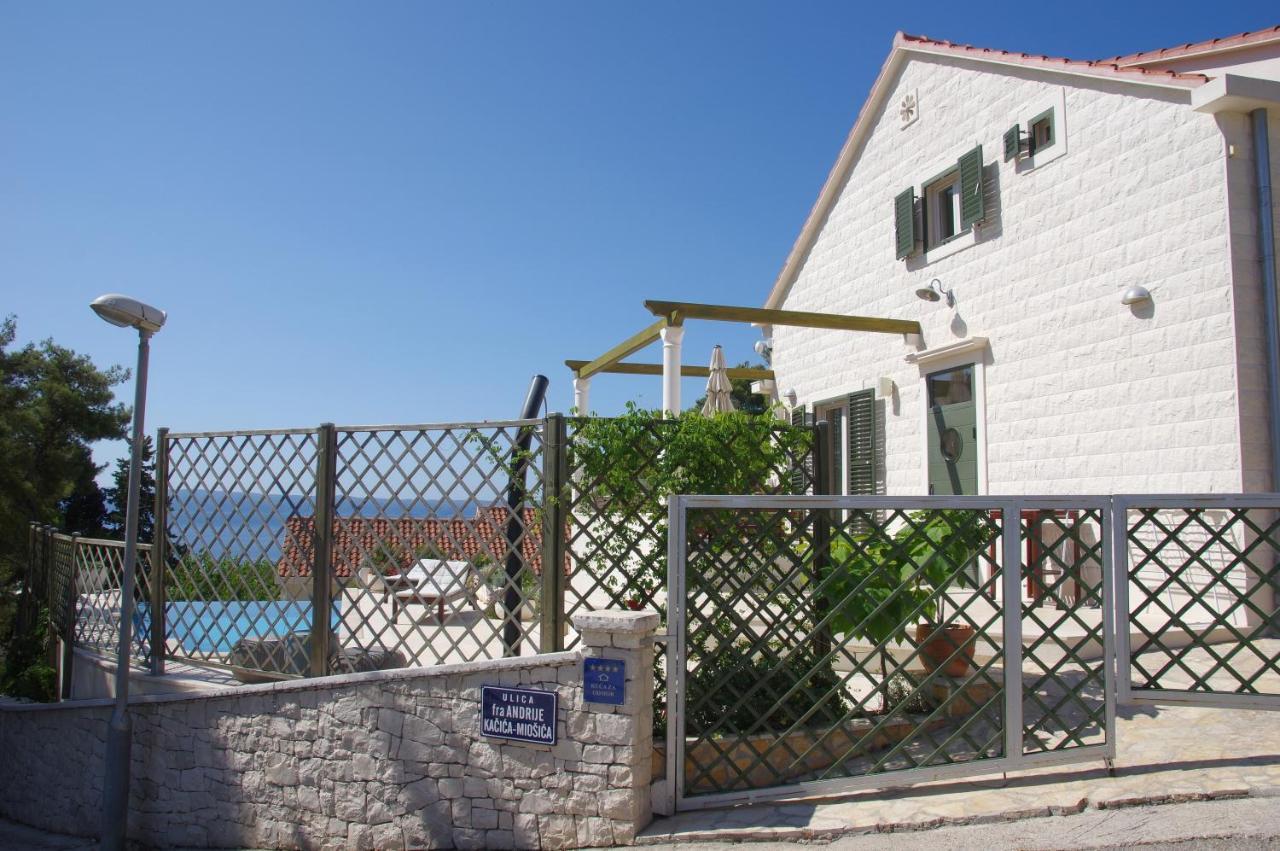 Holiday Home Nevista Sumartin Exterior photo